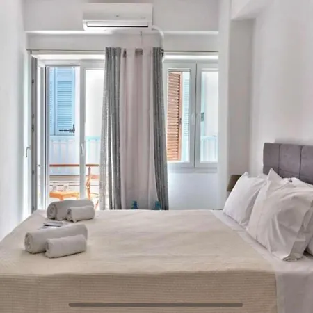 Paroikia Pebble * Páros